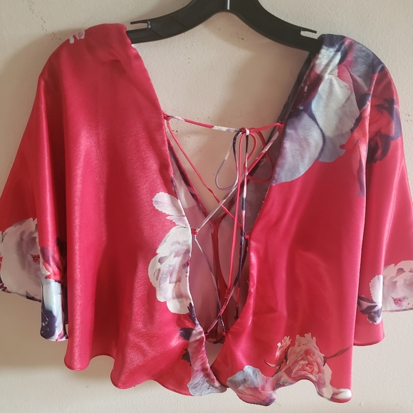100% silk floral cropped top - Picture 3 of 4